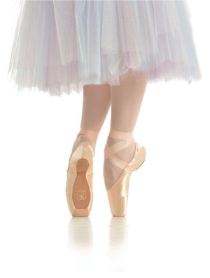 Gaynor Minden: Pointe Shoes